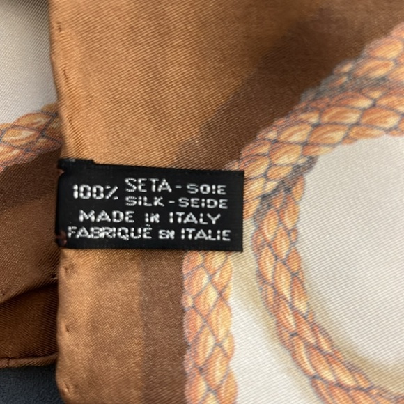 Piaget silk scarf 33.5x33.5”
wore one time only , very good condition - Picture 8 of 8